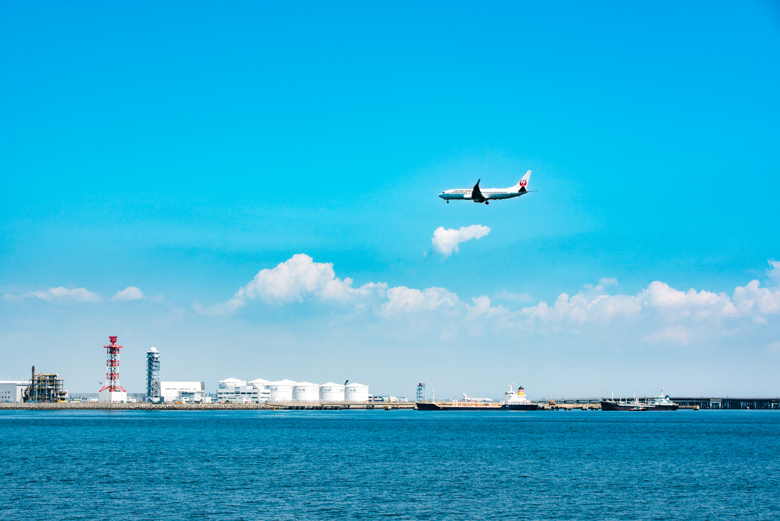 川崎、浮島町公園から着陸する飛行機を撮影してみる