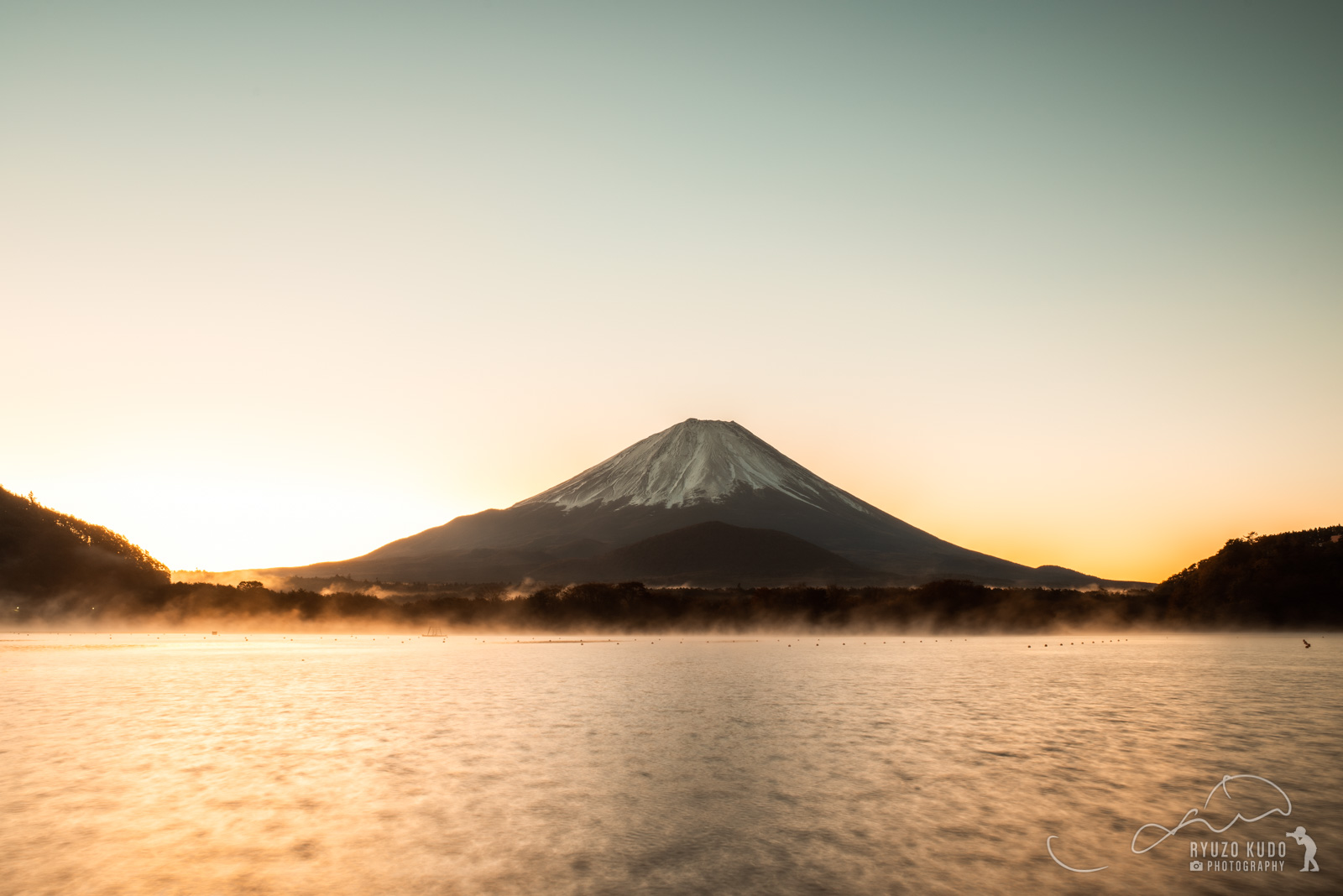 寒くなり始めた頃合いでの富士山、精進湖から見る13年ぶりの景色