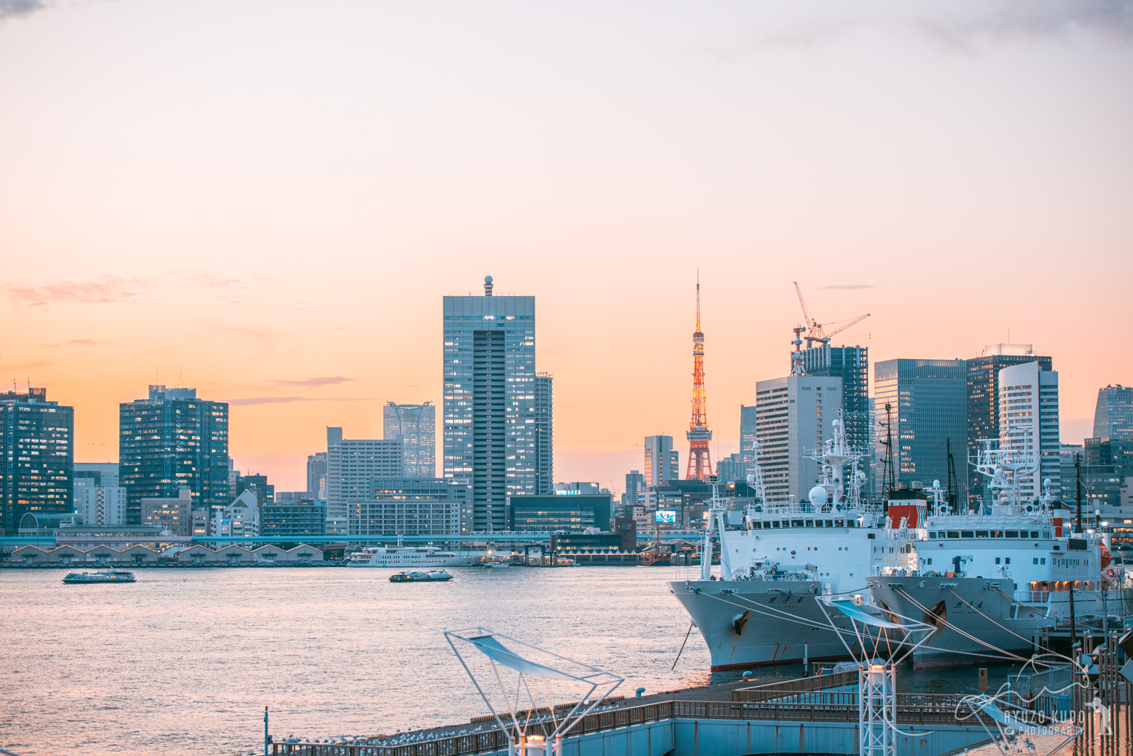 晴海客船ターミナルからの東京夕景